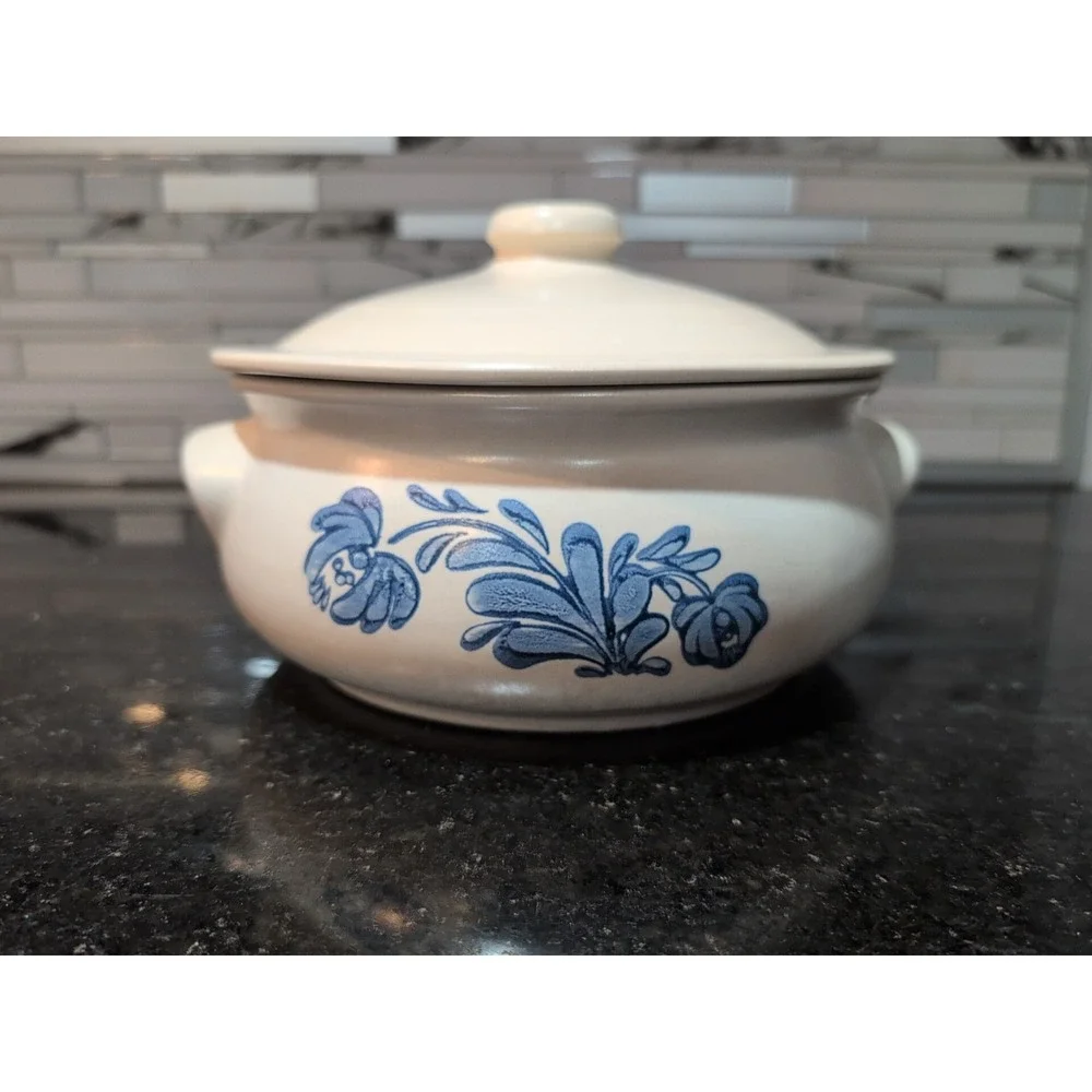 EUC PFALTZGRAFF YORKTOWNE BLUE 2QT ROUND CASSEROLE COVERED SERVING BOWL WITH LID